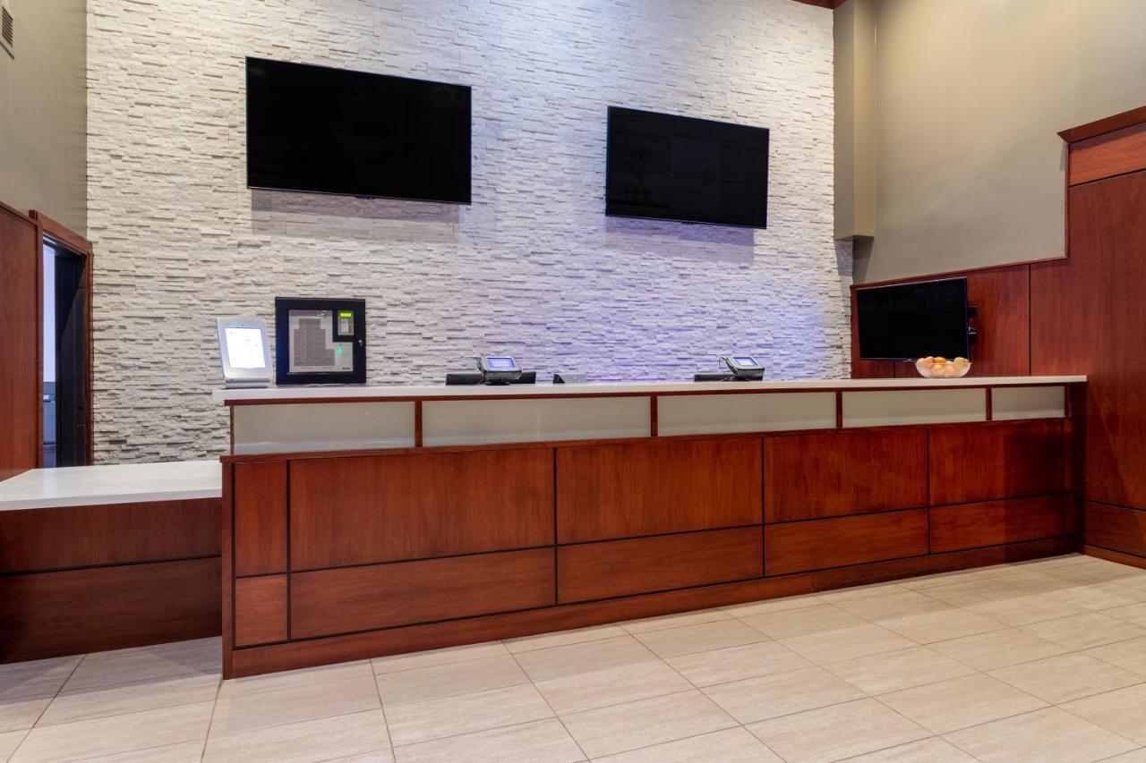 Ramada By Wyndham Northern Grand Hotel & Conference Centre Fort St. John Eksteriør billede