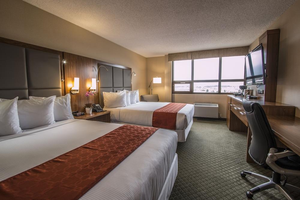 Ramada By Wyndham Northern Grand Hotel & Conference Centre Fort St. John Eksteriør billede