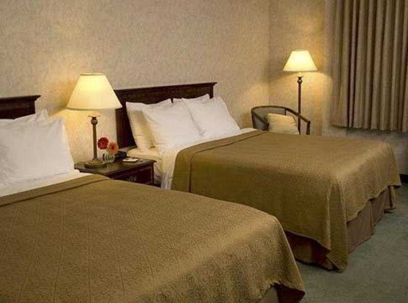 Ramada By Wyndham Northern Grand Hotel & Conference Centre Fort St. John Eksteriør billede